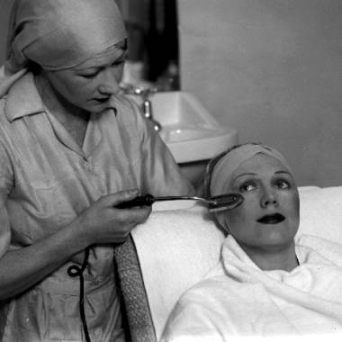 1933 Facial Iron