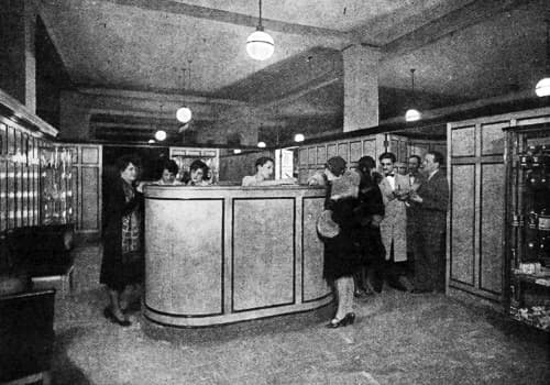 1927 Reception at the Antoine salon in Saks Fifth Avenue