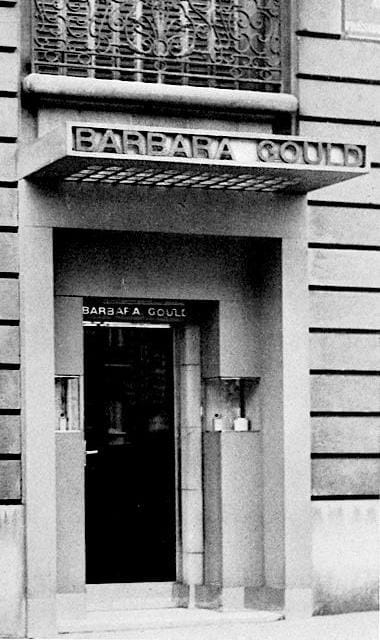 1931 Entrance to the Paris salon