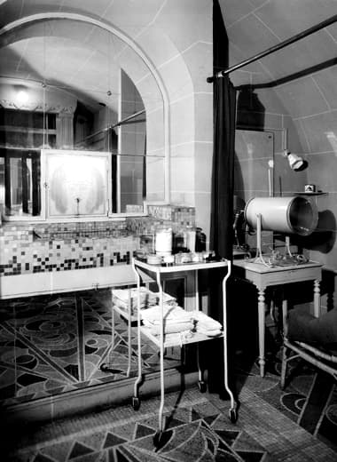 Treatment room at the Payot salon