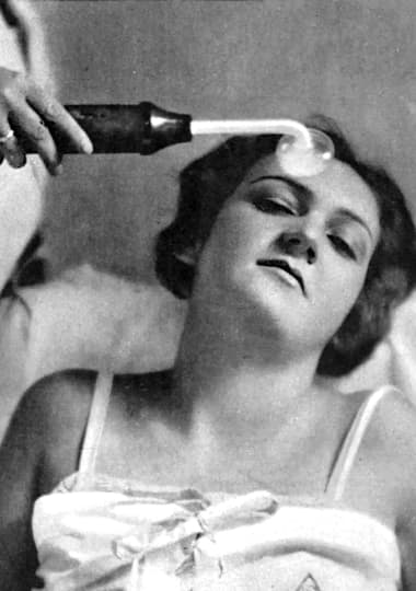 1929 Helene Pessl high-frequency treatment