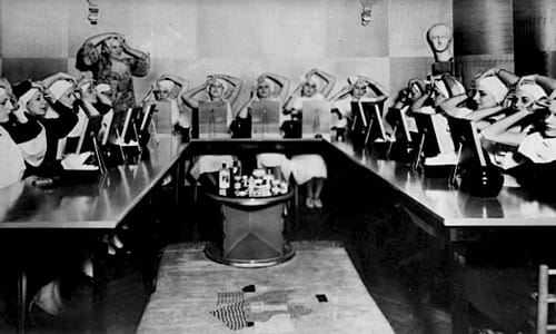 1933 Helena Rubinstein School of Beauty class